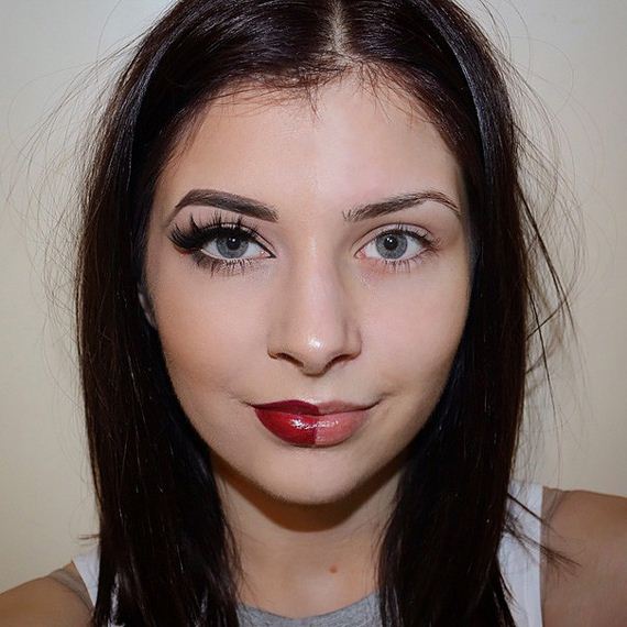 makeup-selfie-woman