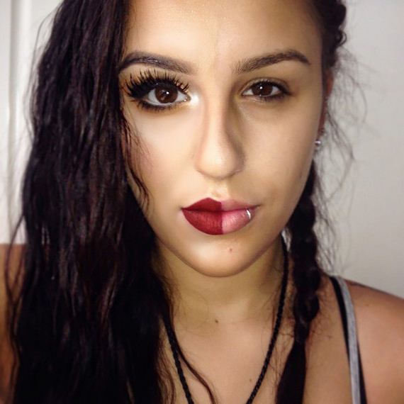 makeup-selfie-woman