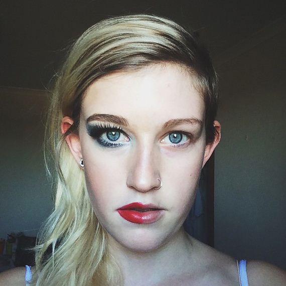 makeup-selfie-woman