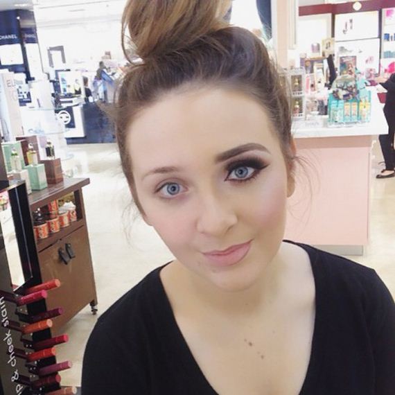 makeup-selfie-woman