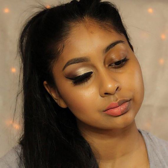 makeup-selfie-woman