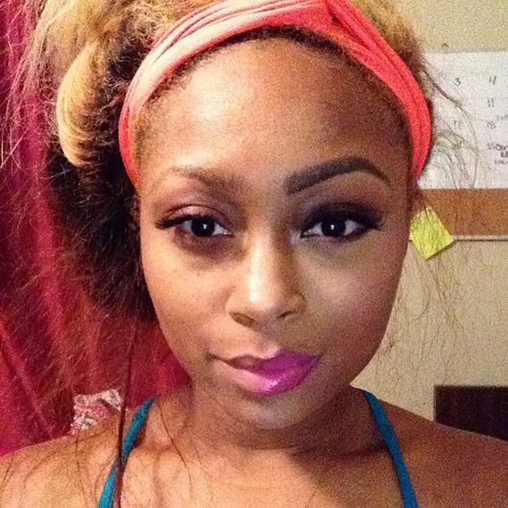 makeup-selfie-woman
