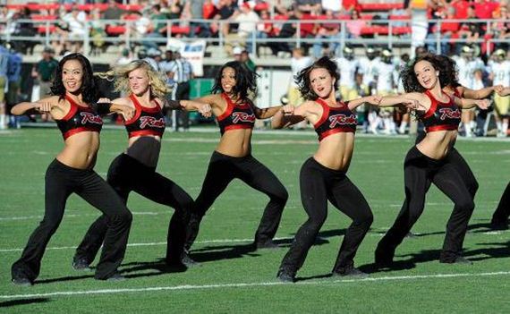 college-cheerleaders