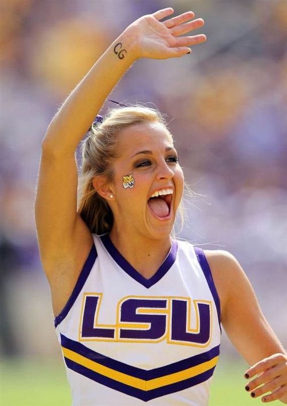 college-cheerleaders