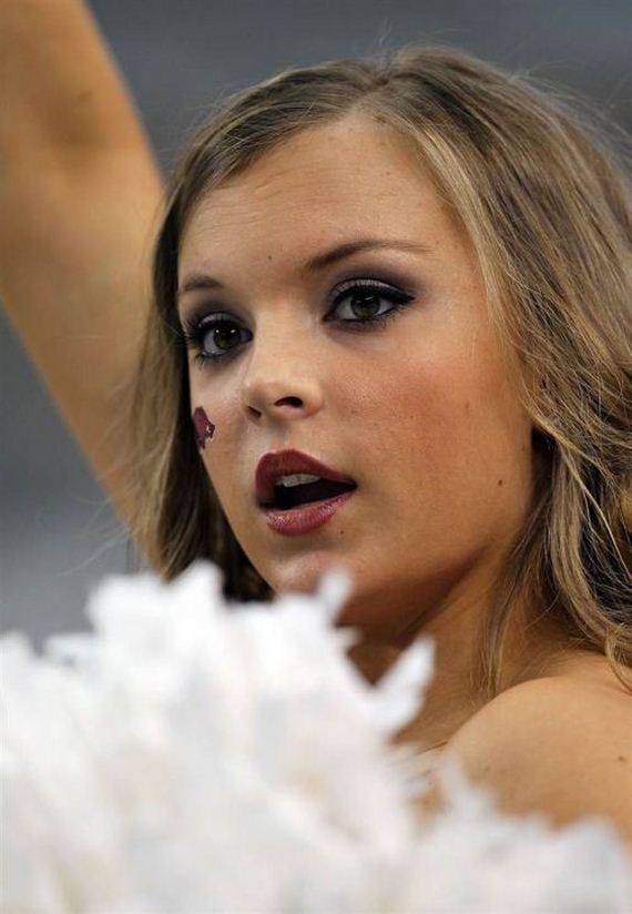 college-cheerleaders