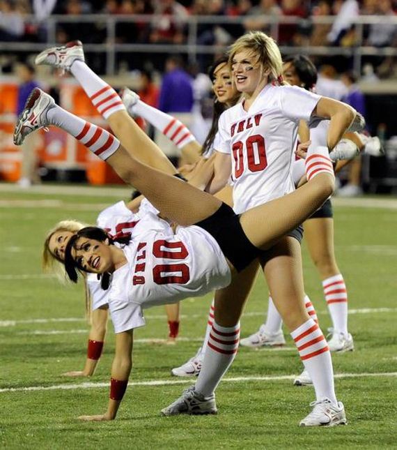 college-cheerleaders