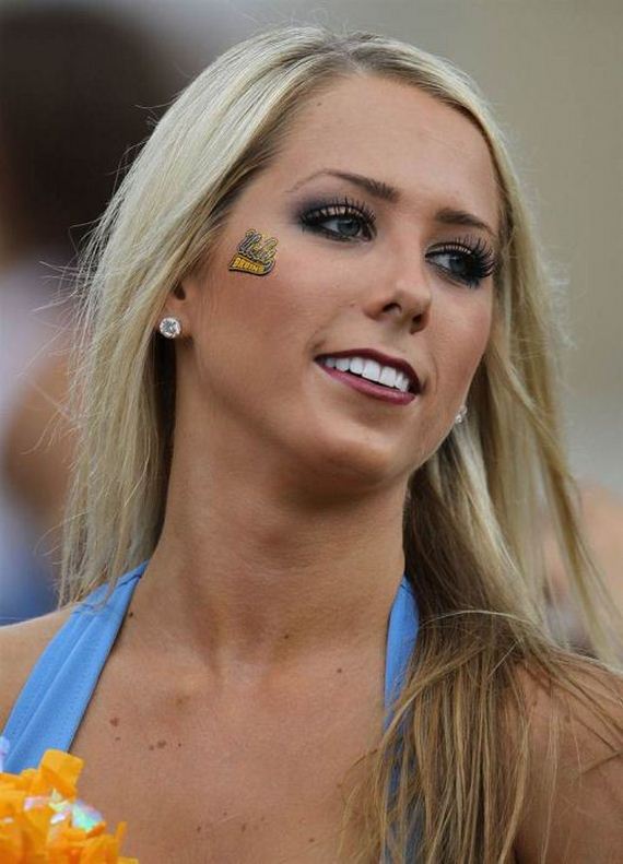 college-cheerleaders