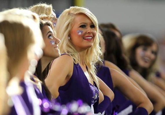 college-cheerleaders