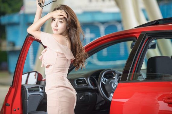 Girls-with-Cars-1