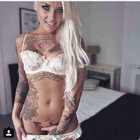 Women-with-Tattoos-4-6