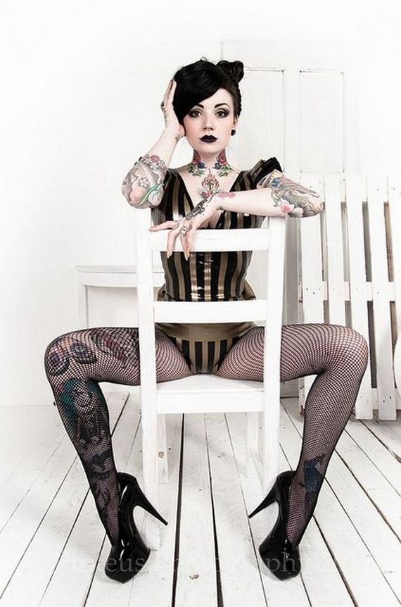 Women-with-Tattoos-4-6