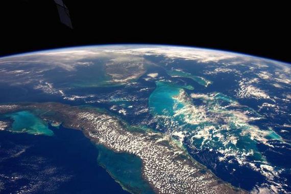 astronaut_takes_stunning_photos_from_space