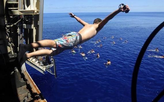 navy_diving_from_ships