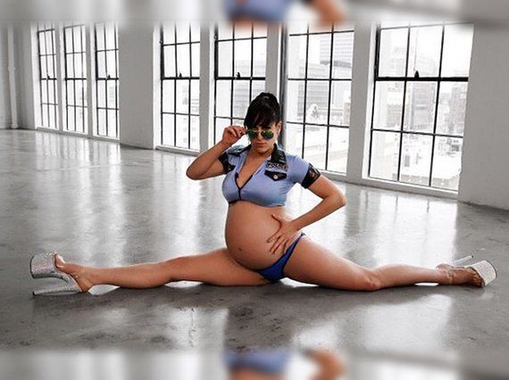 pregnant-pole-dancer-routine