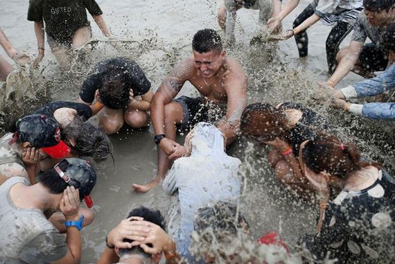 bathing_in_the_mud_festival