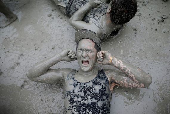 bathing_in_the_mud_festival