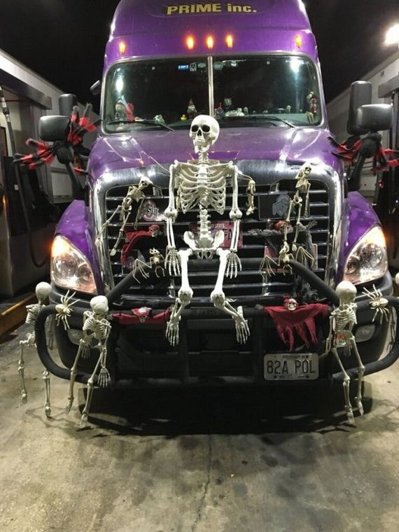 its-beginning-to-look-a-lot-like-halloween