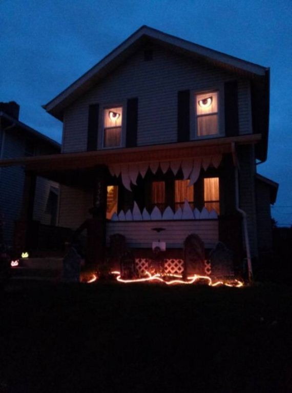 its-beginning-to-look-a-lot-like-halloween