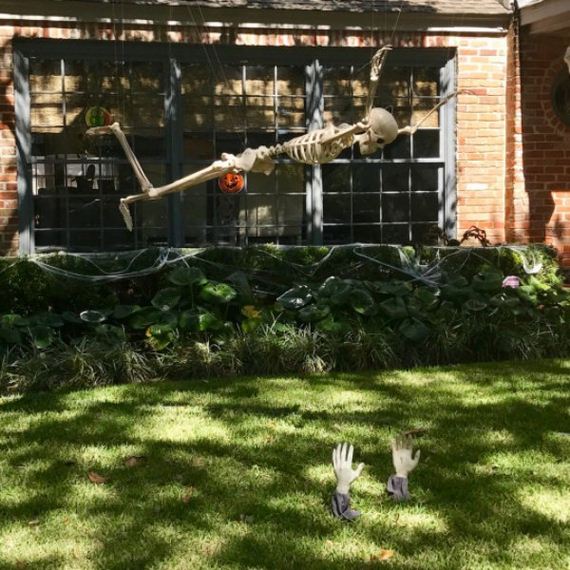 its-beginning-to-look-a-lot-like-halloween