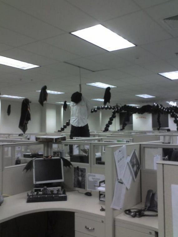 its-beginning-to-look-a-lot-like-halloween
