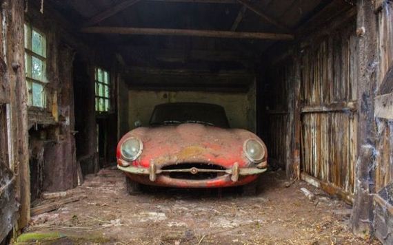 jaguar_in_the_garage