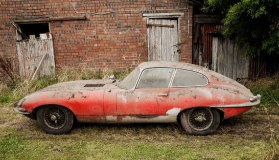 jaguar_in_the_garage