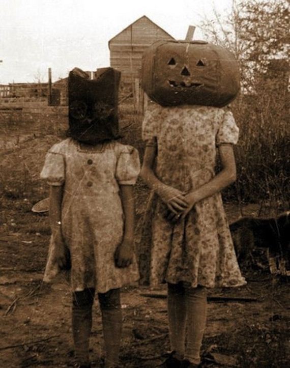 nightmarish-vintage-halloween-costumes