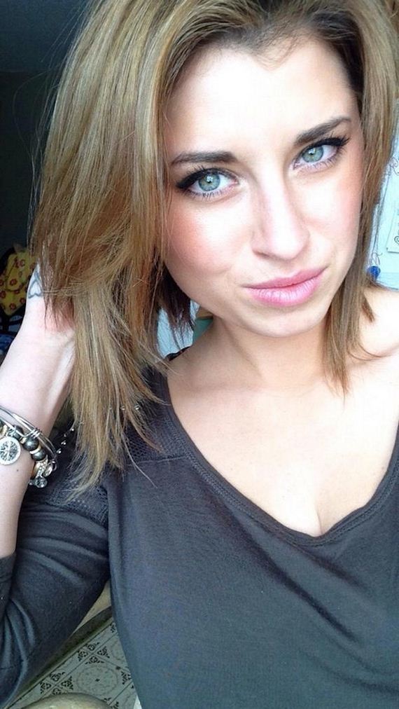 These Hot Girls Just Cant Stop Taking Sexy Selfies (25 pics)
