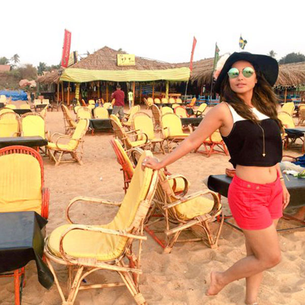 hina-khan-clicked-in-beach-wear-in-maldives