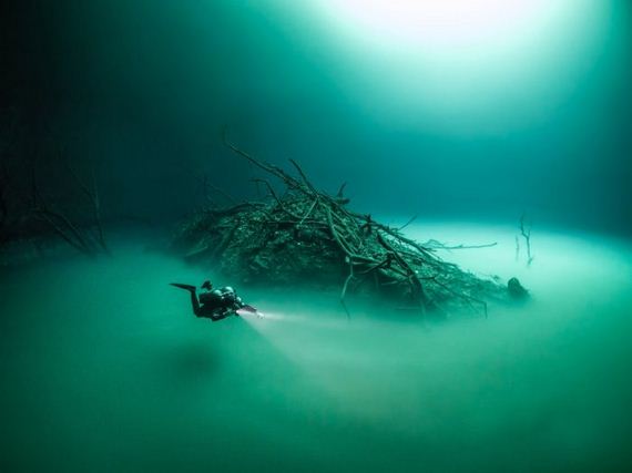 01-underwater_lake