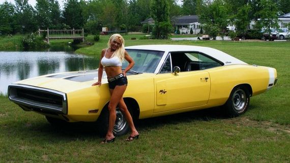 04-girls-with-cars
