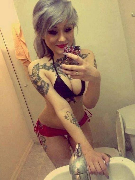 05-girls-with-tattoos