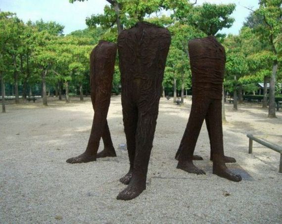 11-terrifying-statues