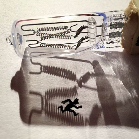14-artist-uses-shadows-to-complete-his-art