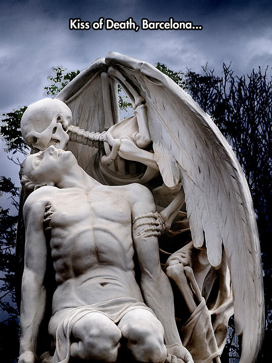 funny-angel-death-statue-skeleton