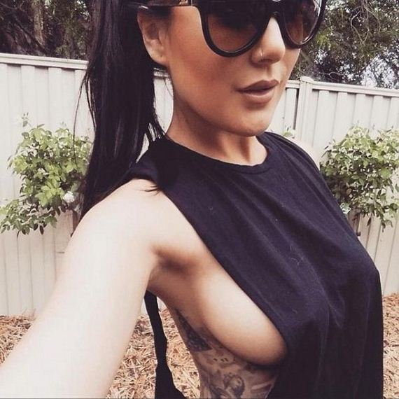 02-sideboob