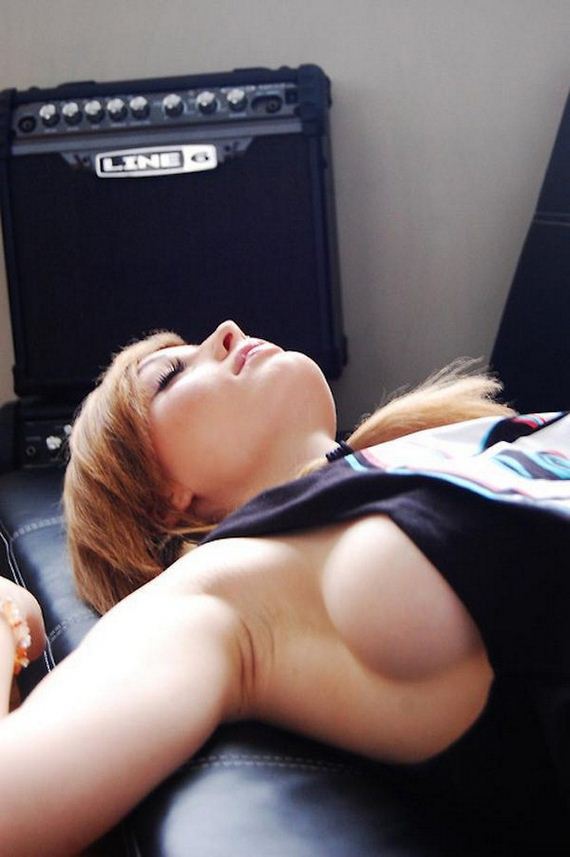 03-sideboob
