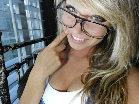 04-girls-with-glasses