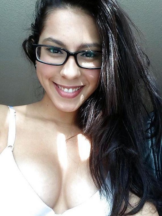 08-girls-with-glasses