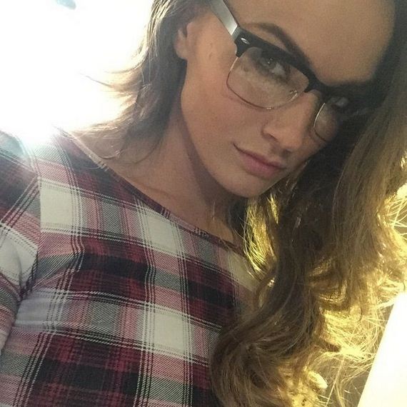 10-girls-with-glasses