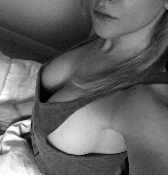 23-sideboob