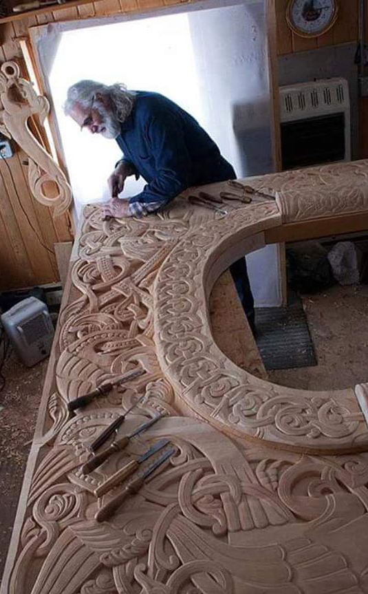 cool-wood-carving-knife-table