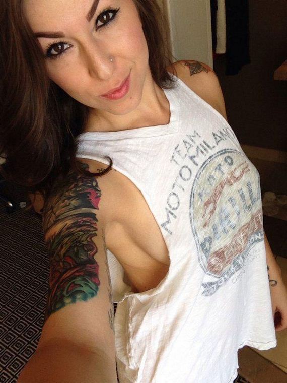 20-sideboob