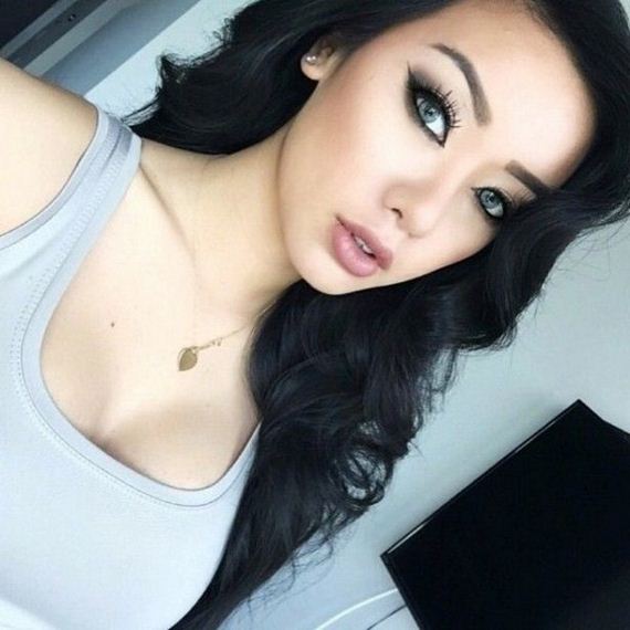 Hot girls showing off their good looks with sexy selfies 