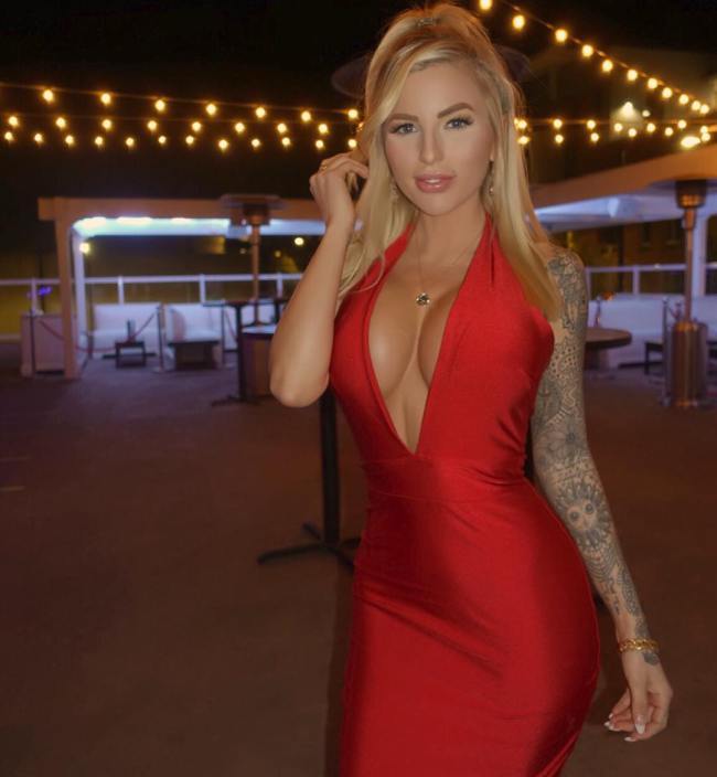 Blondes In Tight Dresses