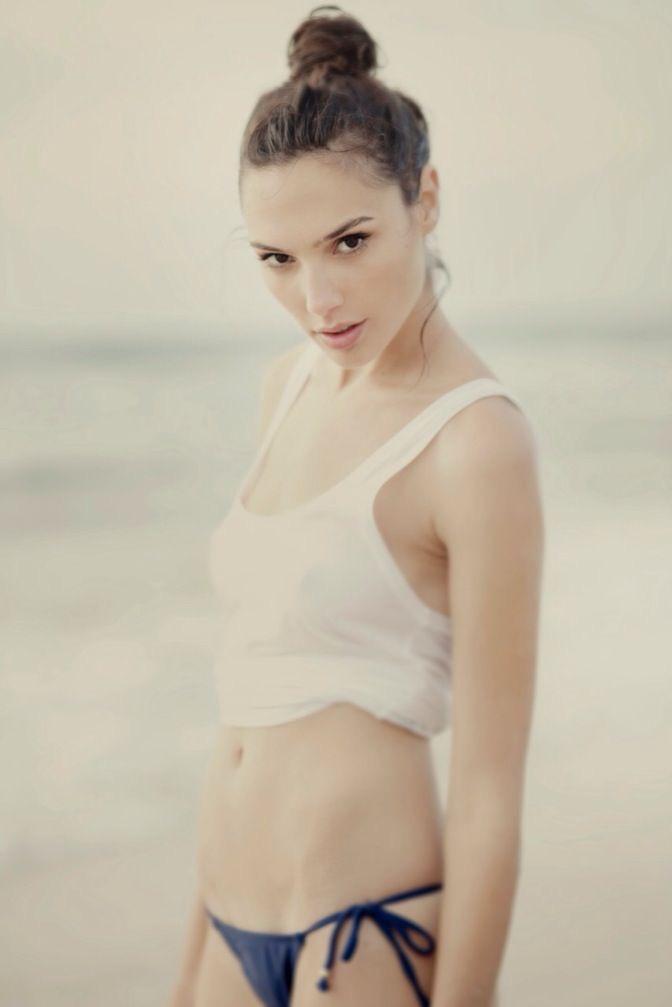 Gal Gadot Hot Photos.