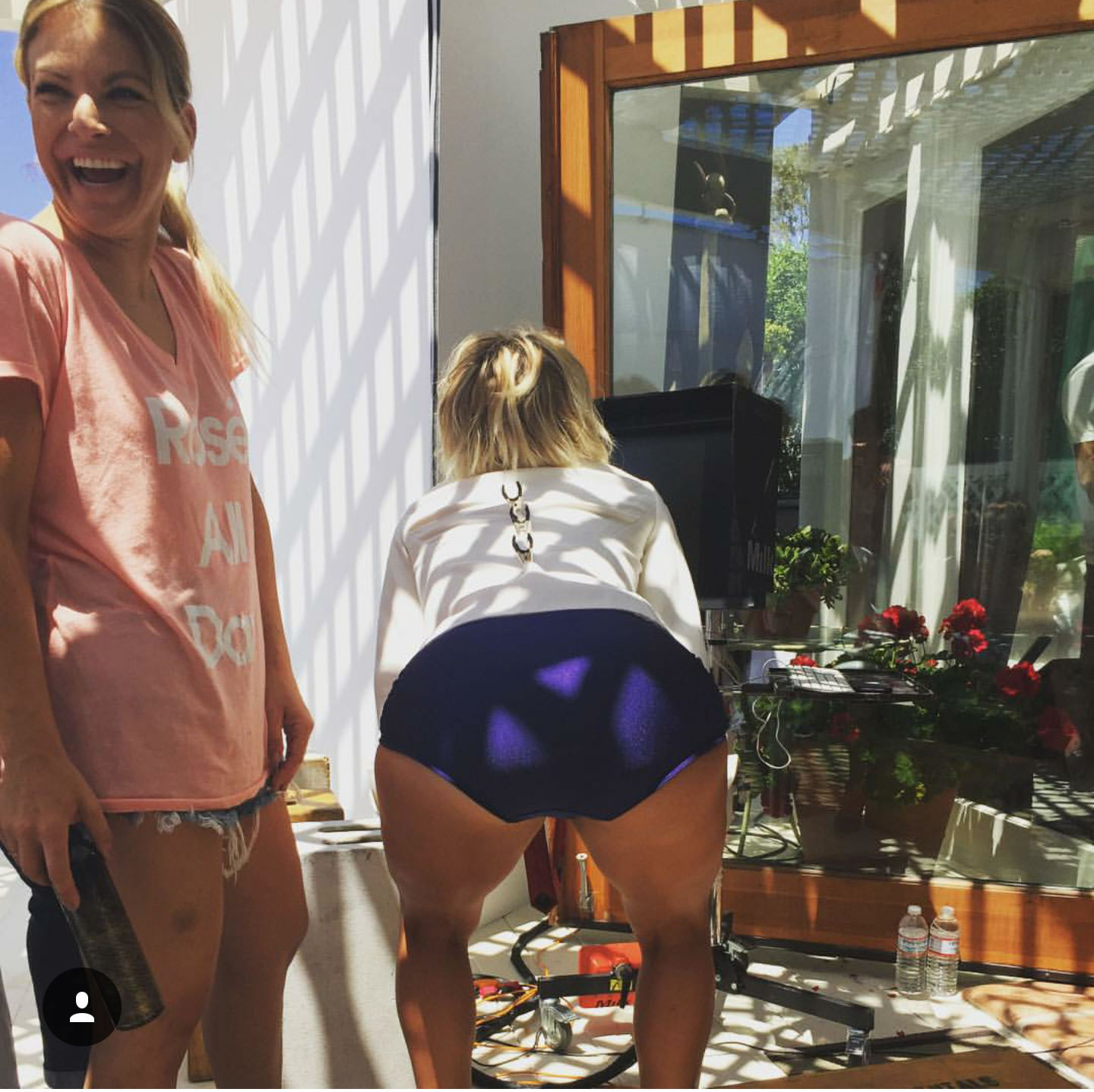 Kaley Cuoco Got Cupped.
