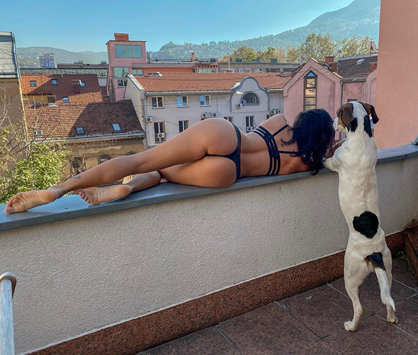 34 Sexy Girls Playing With Dogs 20