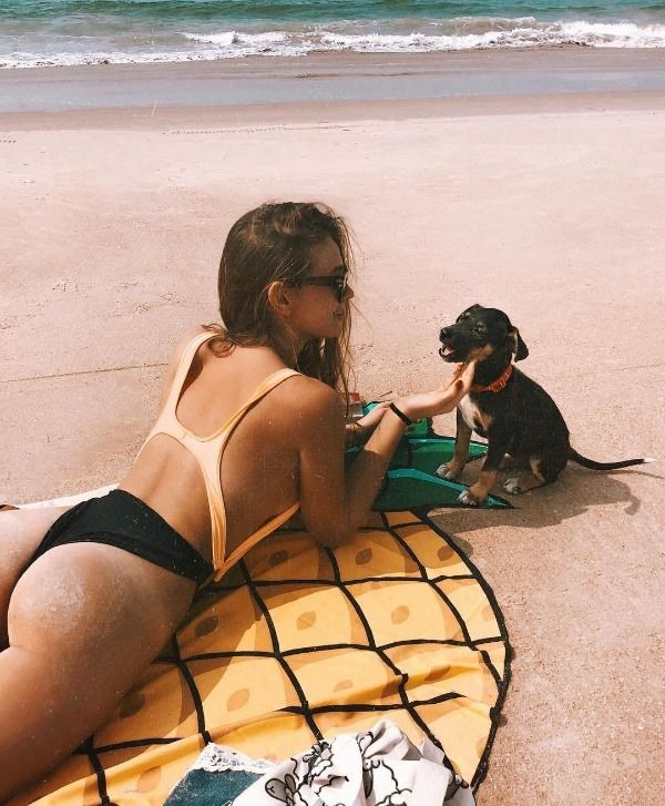 34 Sexy Girls Playing With Dogs 4