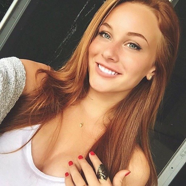 30 Sexy Girls With Beautiful Smiles 9